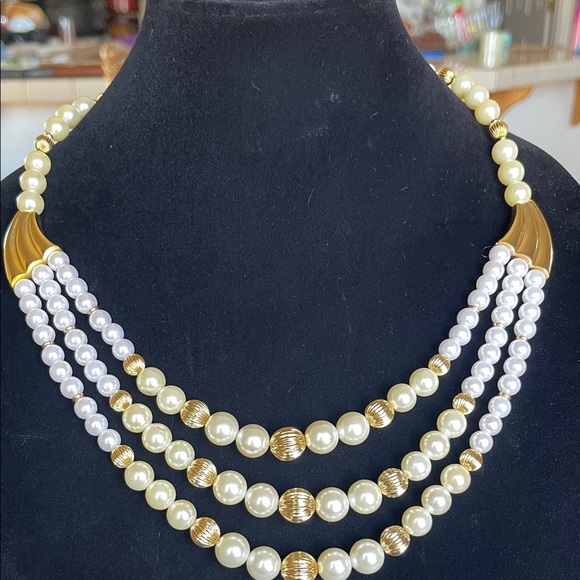 Elegant Gold and Cream Pearl Necklace ( rare find) - Picture 5 of 8